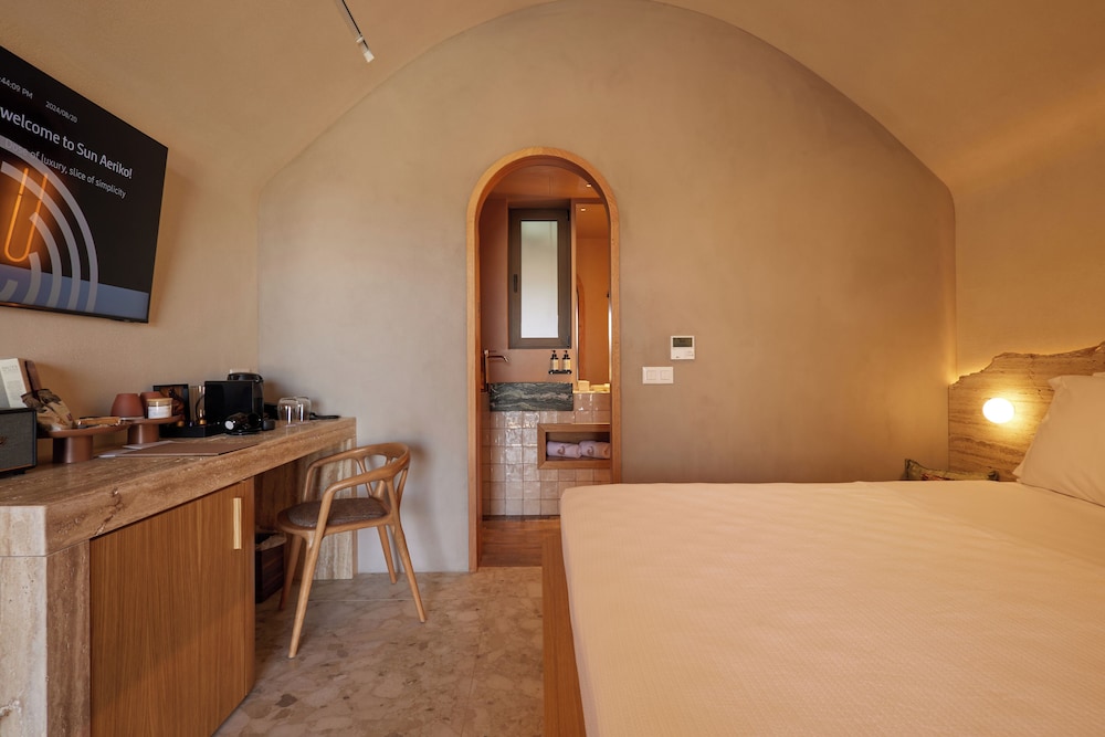 Junior Suite with Plunge Pool - Photo 11