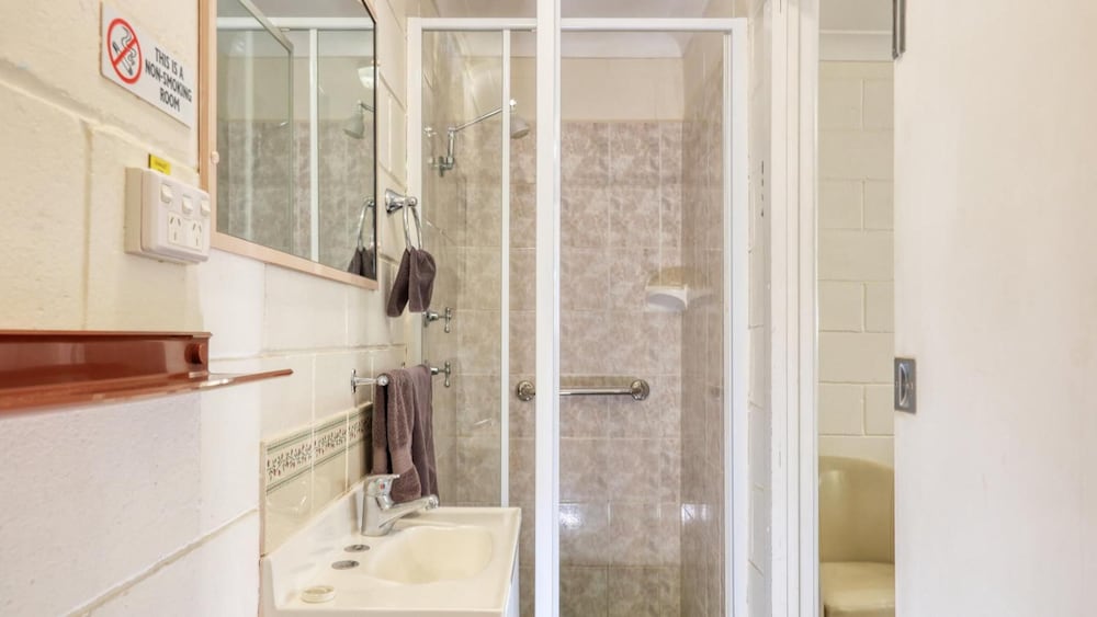 Family Room, Refrigerator (Family of 4) photo 2