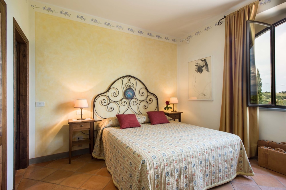 Double Room - Photo 8