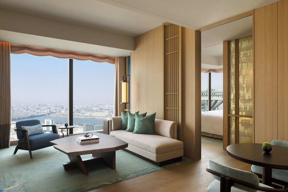 Suite, River View, Corner thumbnail 6