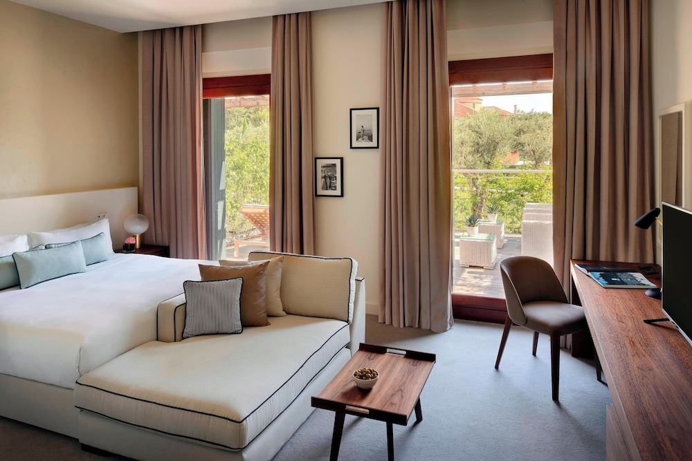 Deluxe Room, 1 King Bed