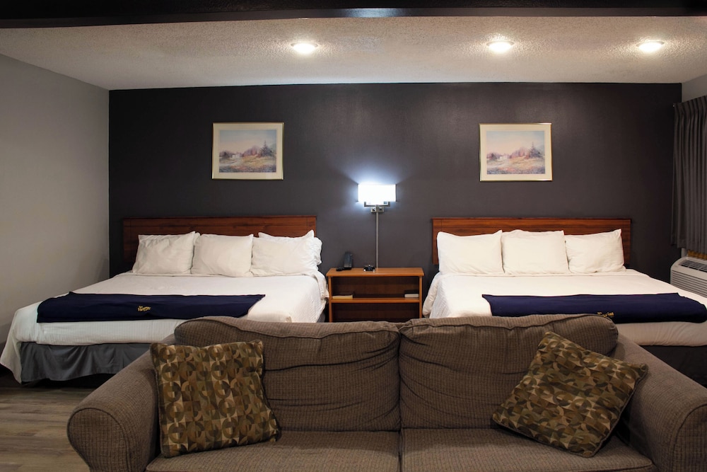 Suite, Multiple Beds (Double King Suite) photo 1