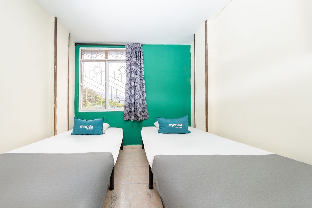 Economy Twin Room photo 3