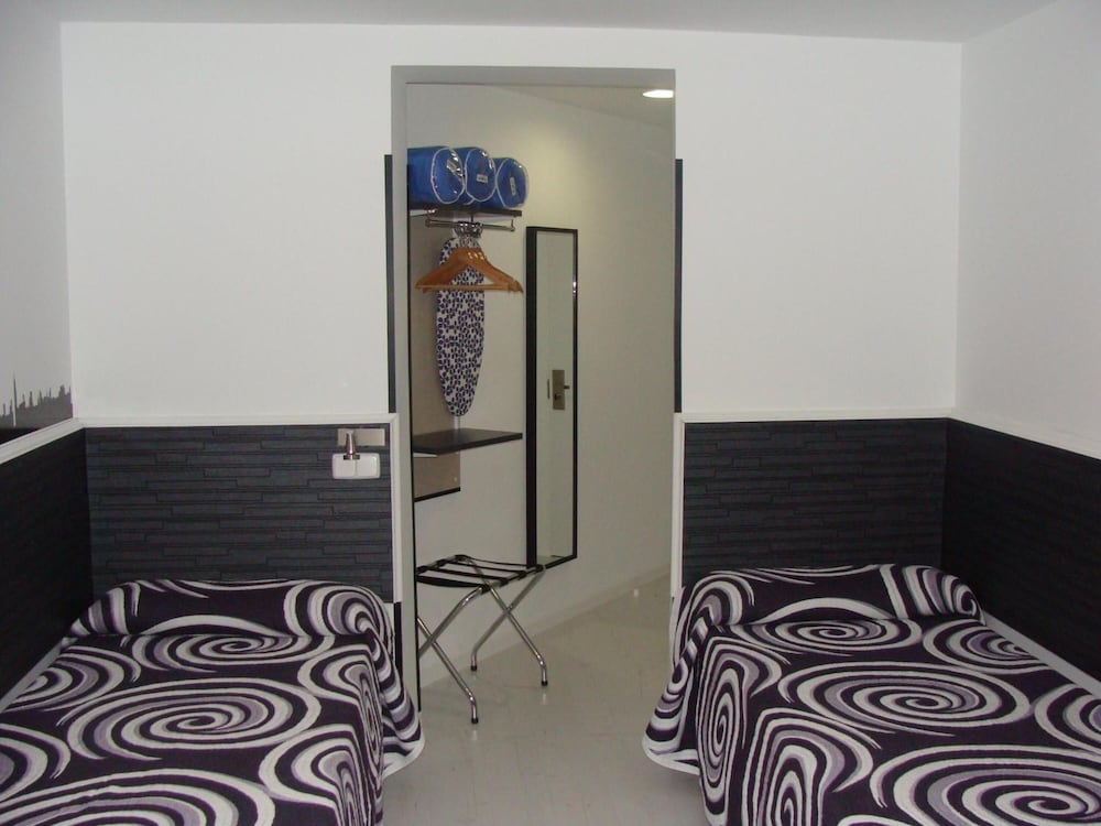 Triple Room, Private Bathroom photo 3