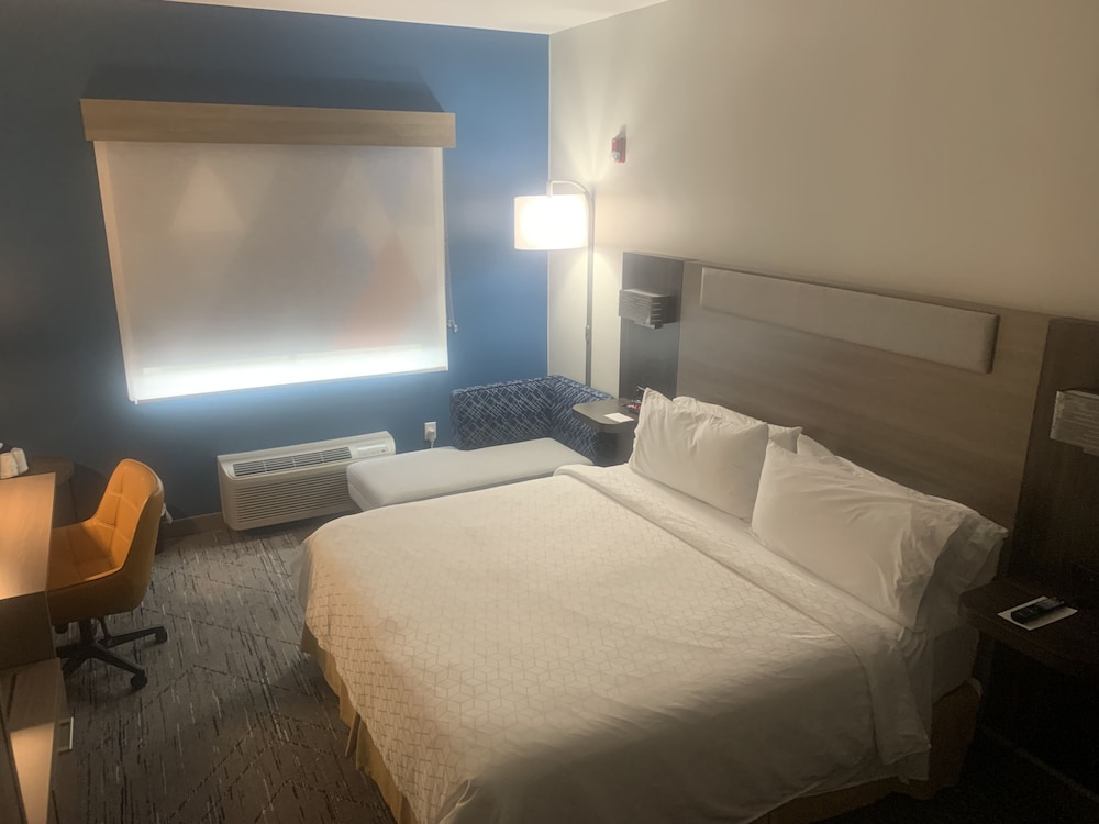 Standard Room, 1 King Bed - Photo 4