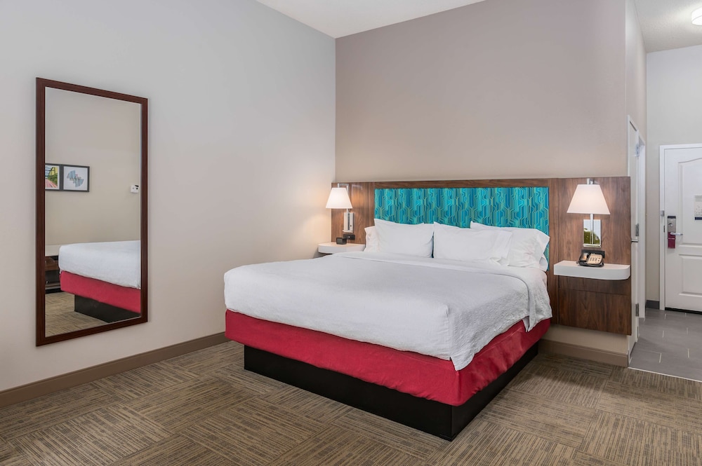 Standard room with king bed photo 3