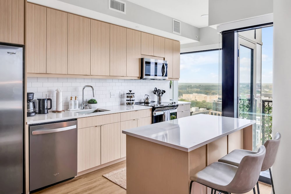 High-Rise Apt Raleigh Free Parking & Sunset View 2, Bilde 12