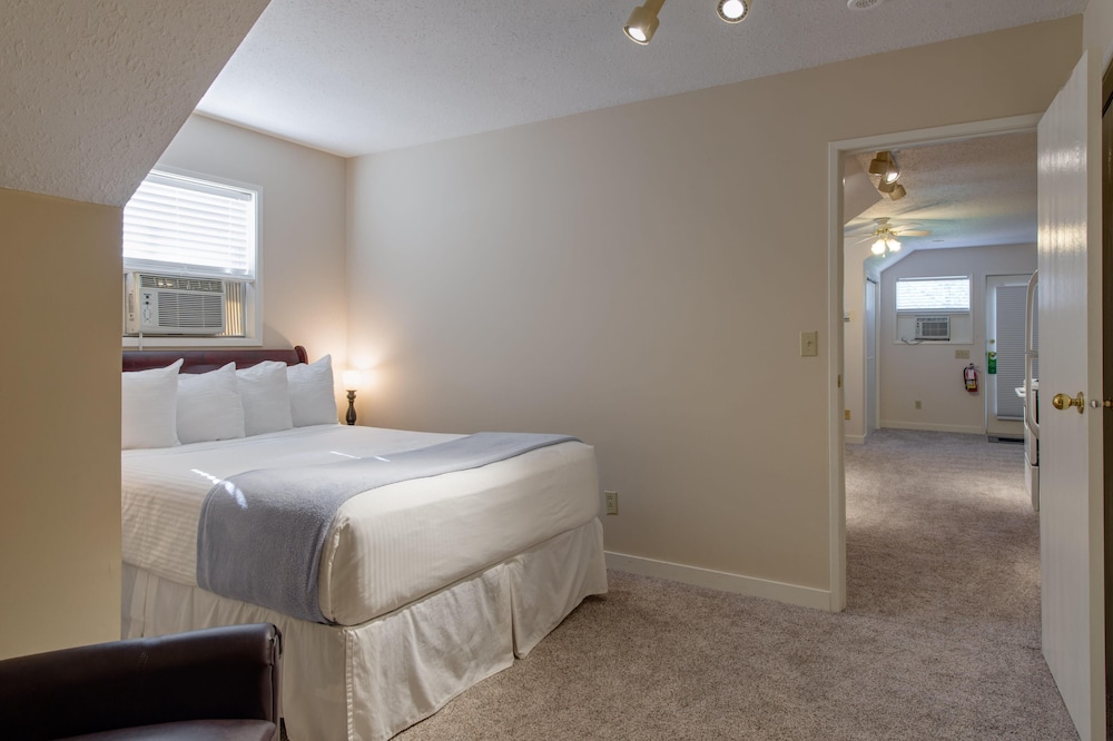 Carriage House Suite photo 3