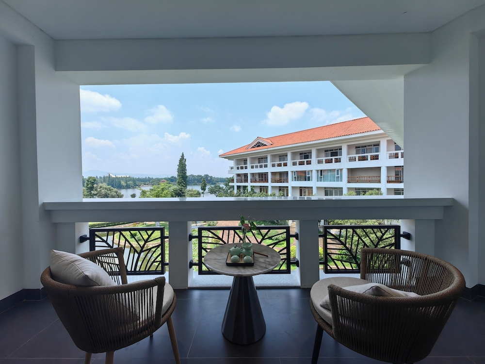 Superior Double Room, Patio, Lake View photo 2