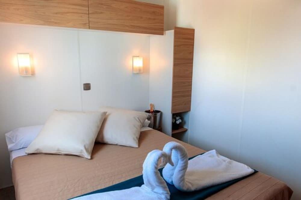 Premium Bungalow, 2 Bedrooms, Private Bathroom