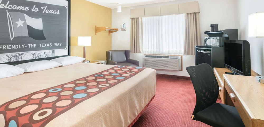 Business Room, 1 King Bed, Non Smoking - Photo 4