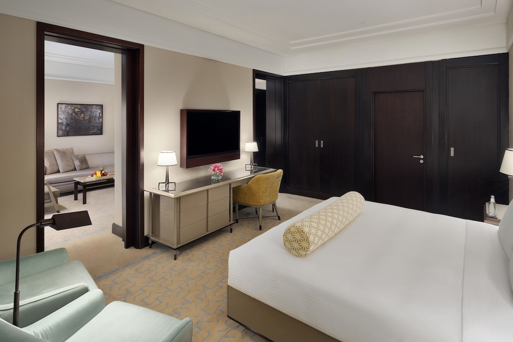 Suite, 1 Bedroom, Corner photo 1