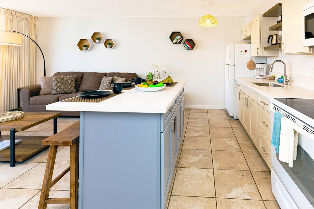 High Floor Ocean View Condo w/ 2 Beds and Parking: Family Condo, 1 Bedroom, Air conditioning, Ocean View (0062) photo