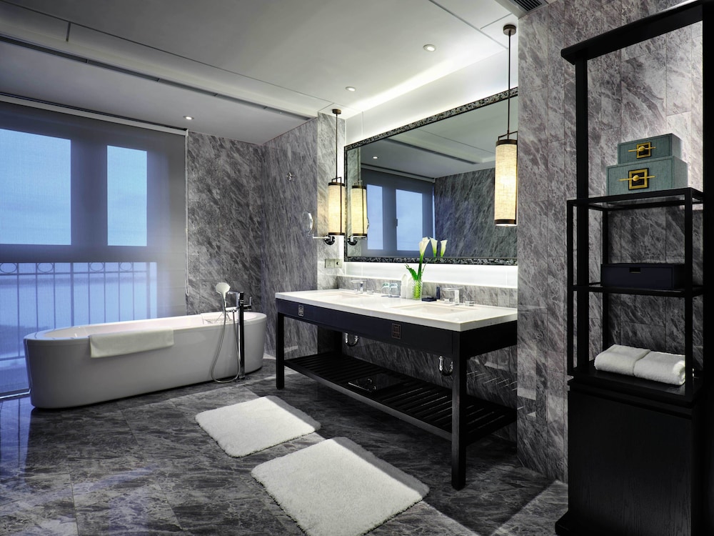 Grand Deluxe Suite photo 2