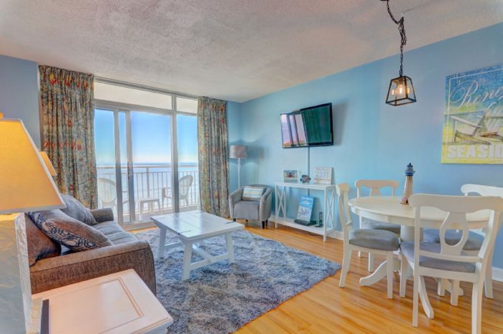 Deluxe Condo, 1 Bedroom, Ocean View, Oceanfront (835) photo 3