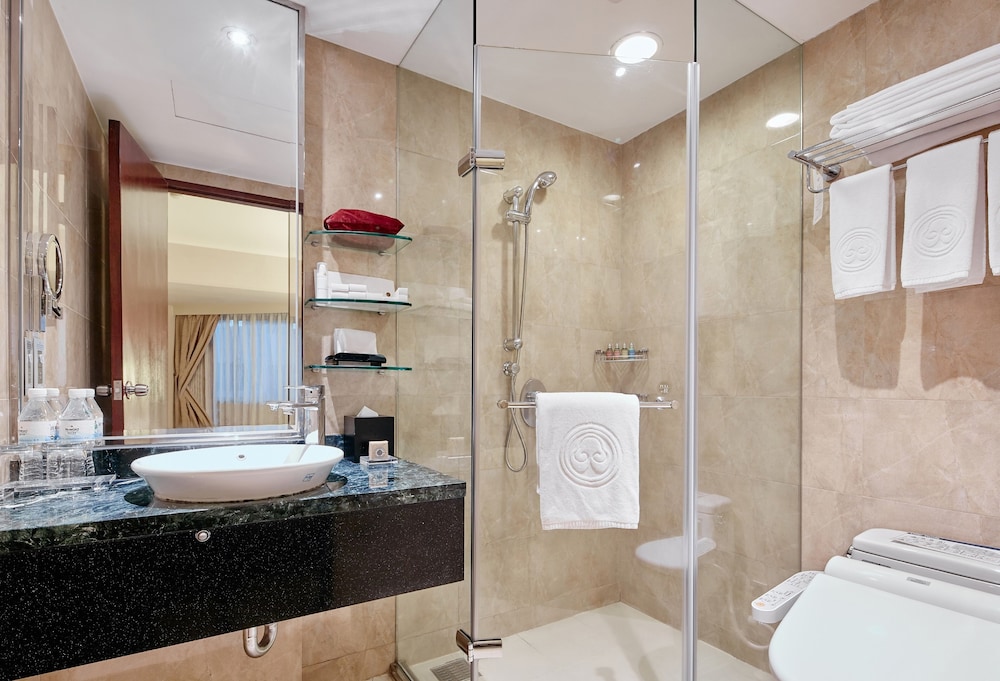 Executive Double Room thumbnail 6