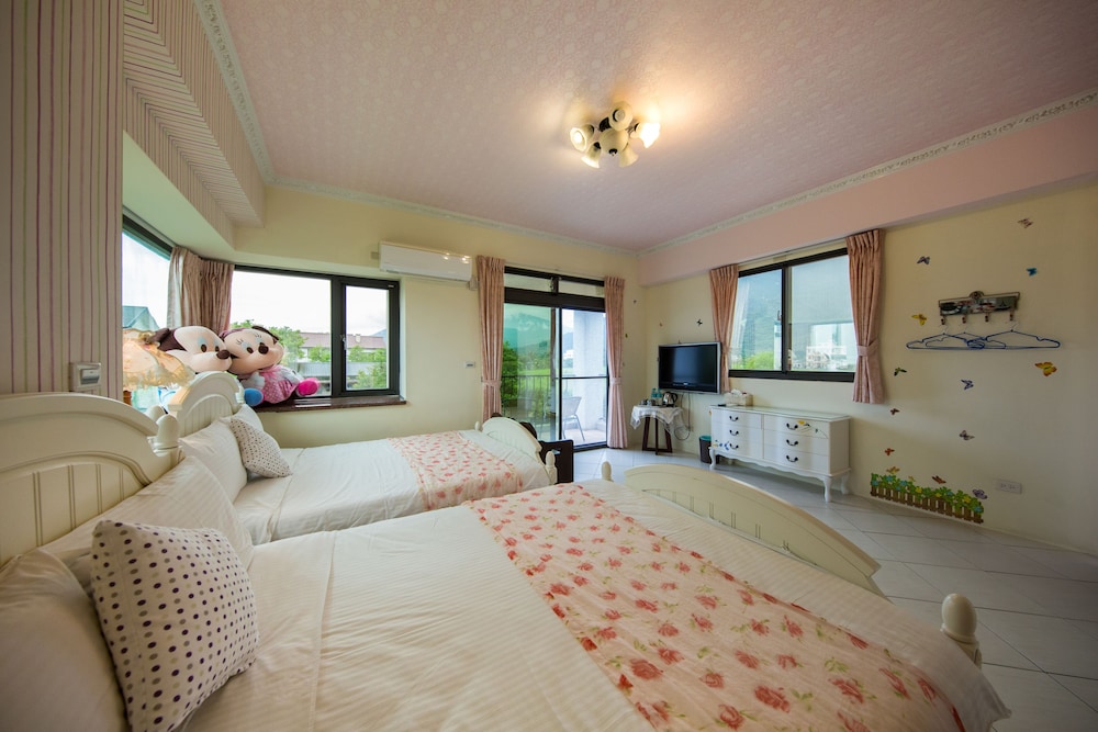 Deluxe Quadruple Room, 2 Double Beds, Non Smoking, Courtyard View photo 1