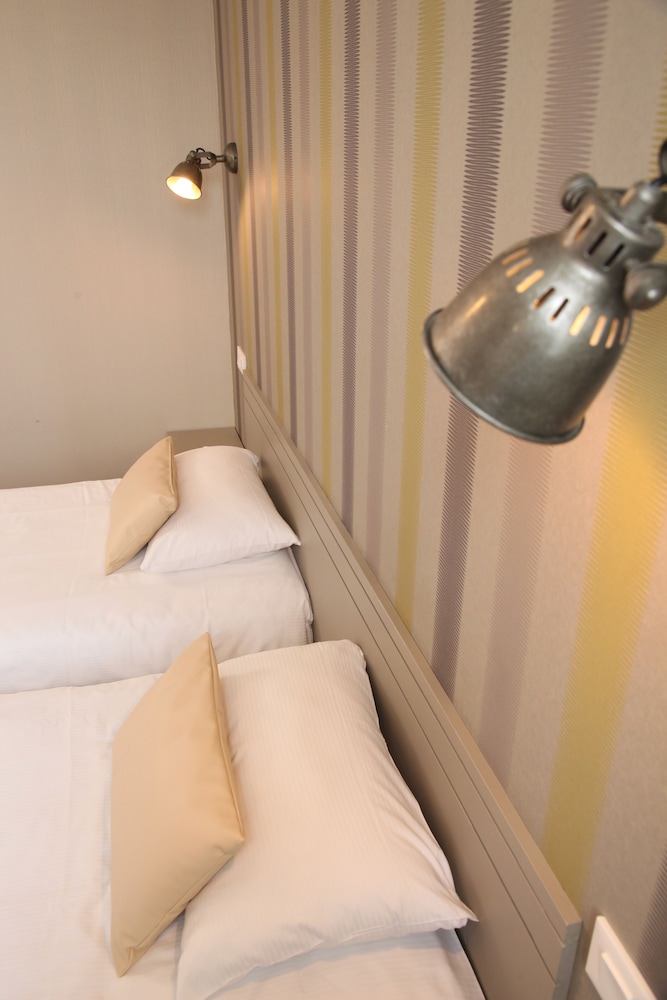 Twin Room, 2 Twin Beds (Shower) photo 3