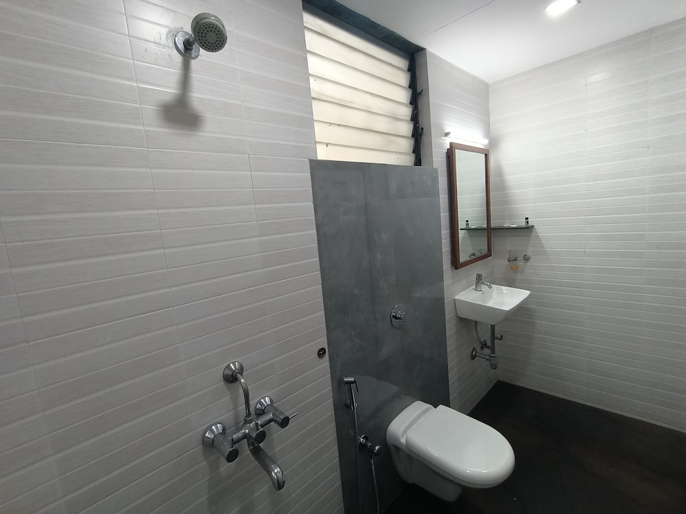 Deluxe Room - Photo 7