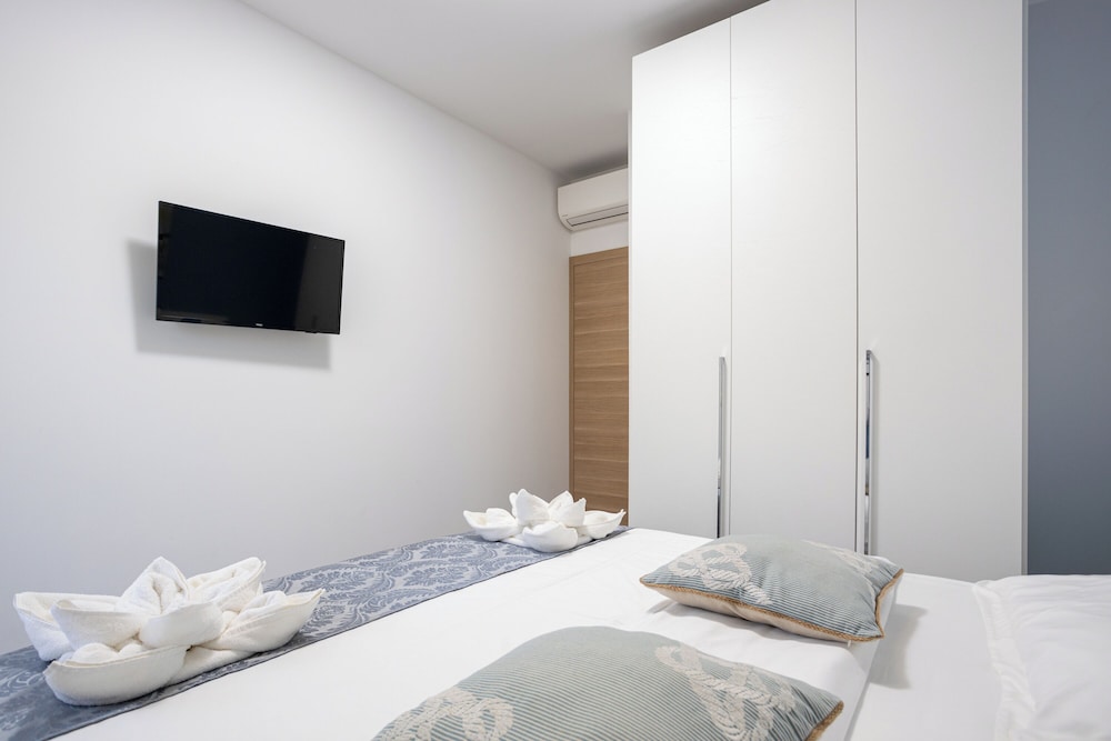 Standard Apartment, Partial Sea View, Beachfront