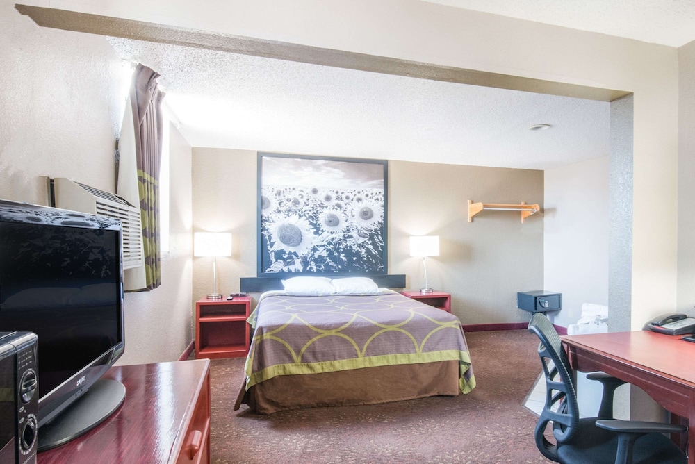 Efficiency, Room, 1 Queen Bed, Non Smoking photo 2