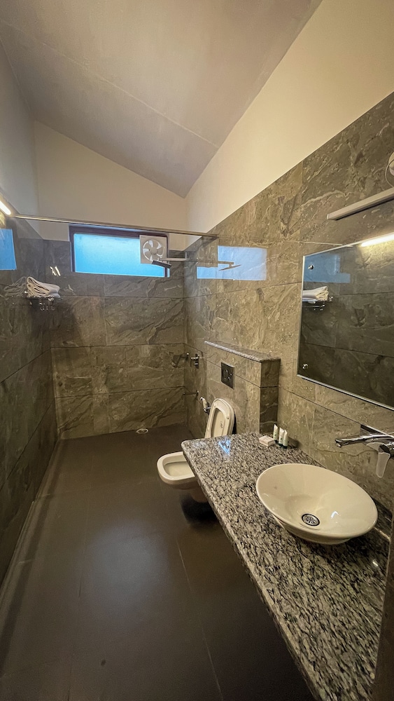 Deodar Suite - Photo 2