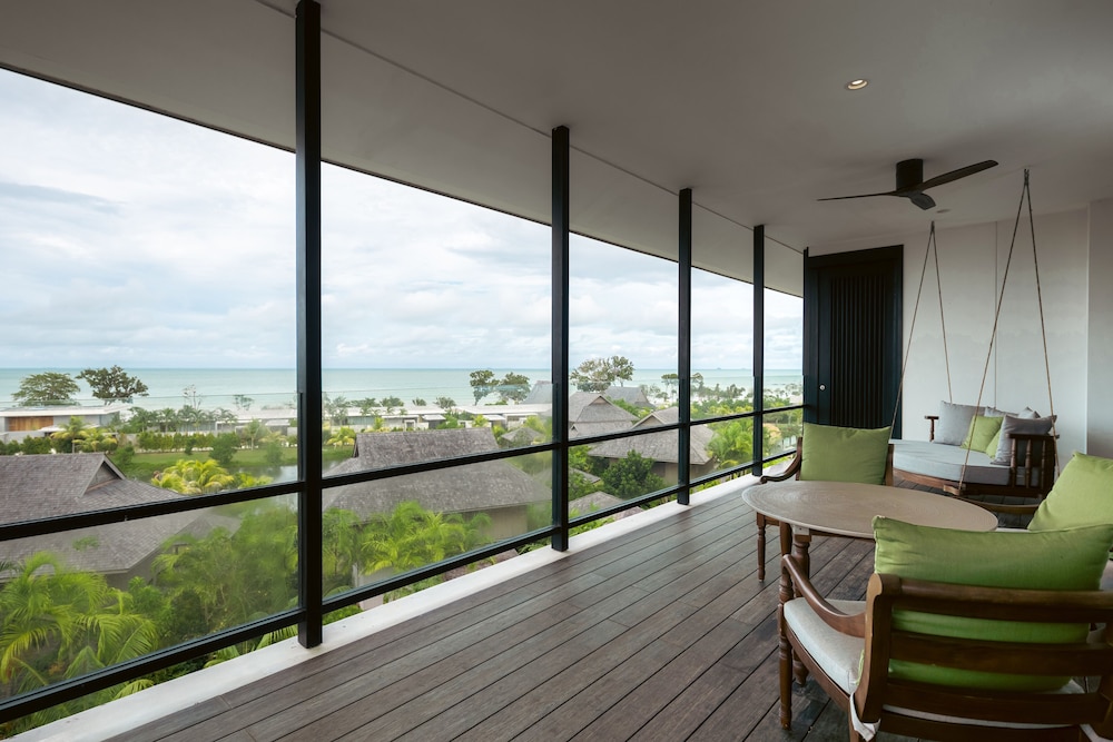 Executive Sunrise Sea Facing Terrace Room - Photo 5