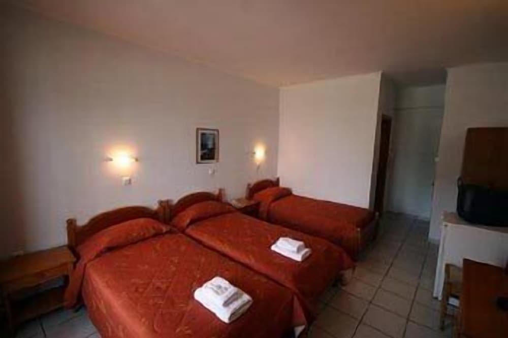 Standard Triple Room photo 3