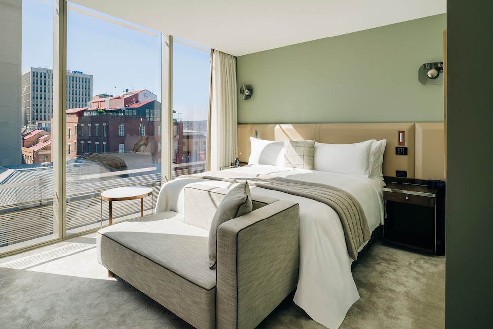 Pavilion Suite - Photo 6