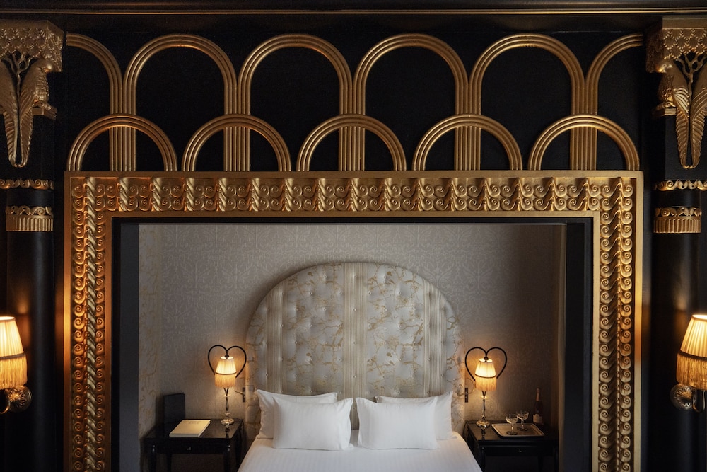 Suite, Connecting Rooms