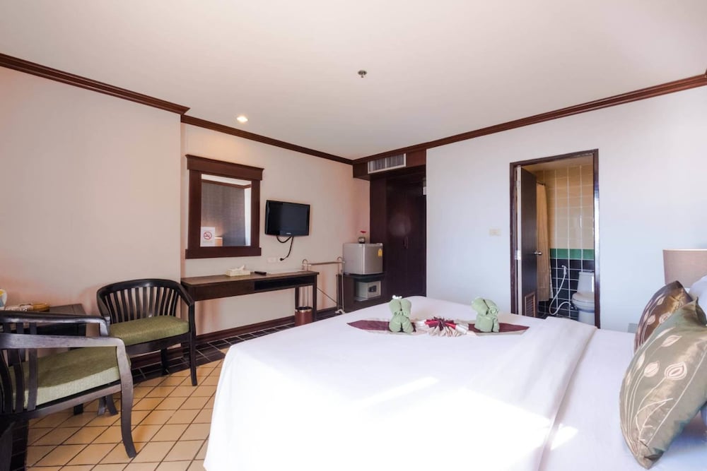 Deluxe Room - Photo 17