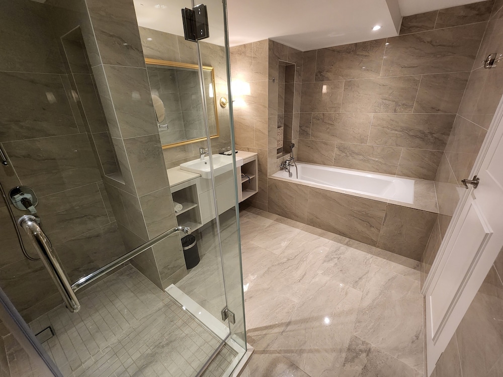 Palace Suite - Photo 2