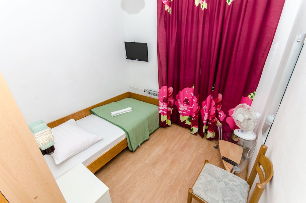 Room (S11)
