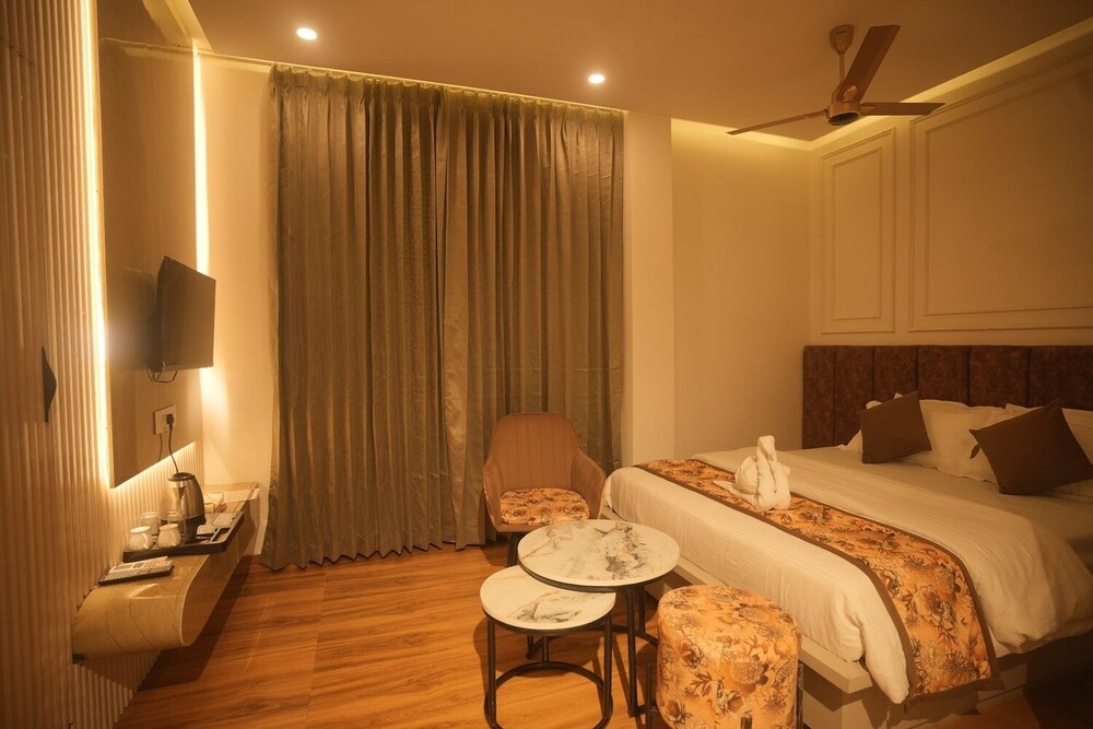 Deluxe Double Room, Balcony, City View