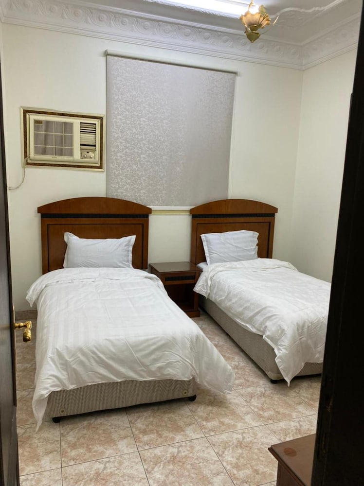 Basic Apartment photo 3