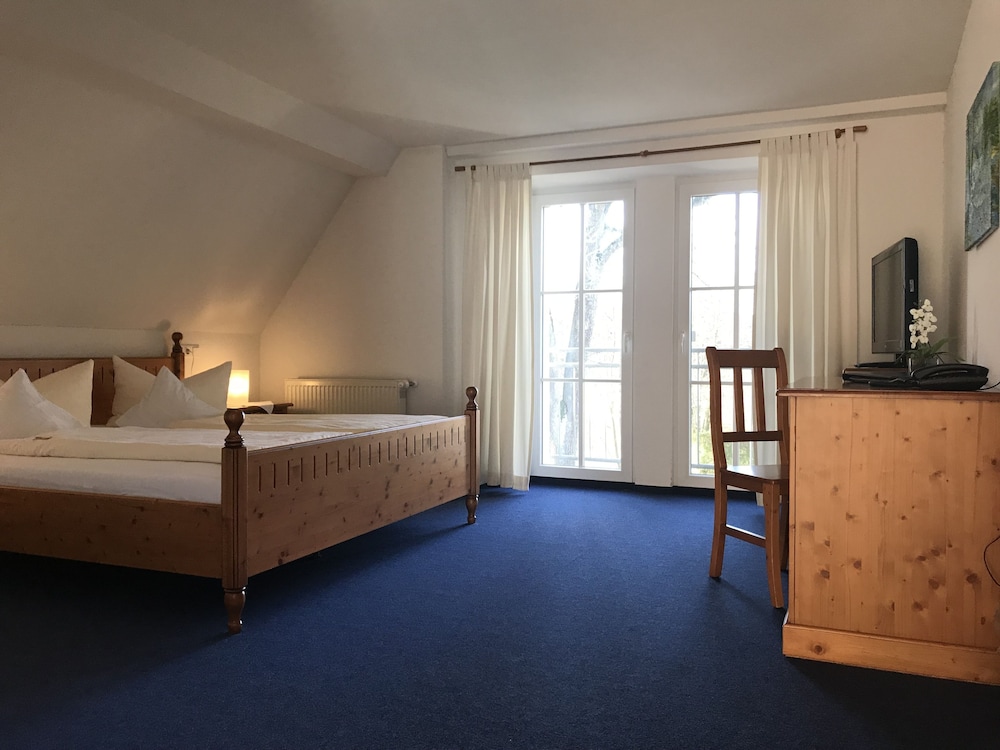 Junior Suite, 1 Queen Bed, Balcony photo 1