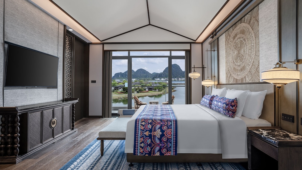 Deluxe Suite - Lake View photo 3