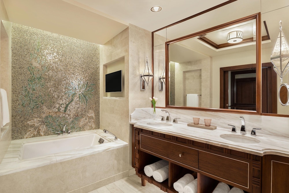 Room, 1 Bedroom (St.Regis Suite) thumbnail 5