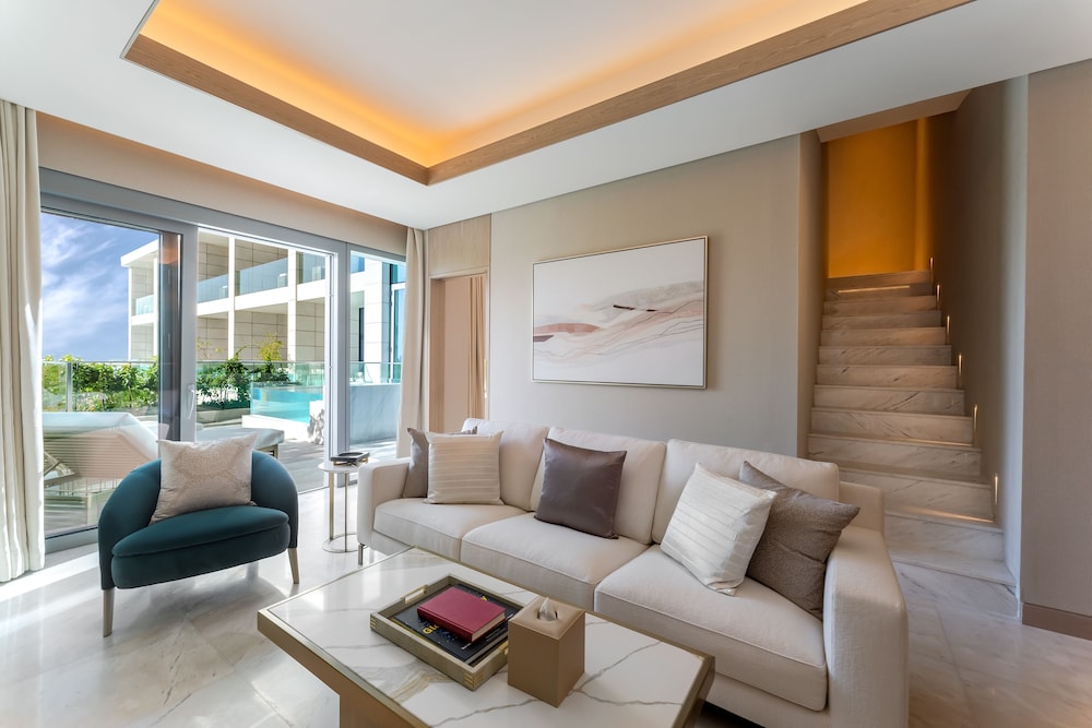 2 BED | Poolside Suite w/Pool