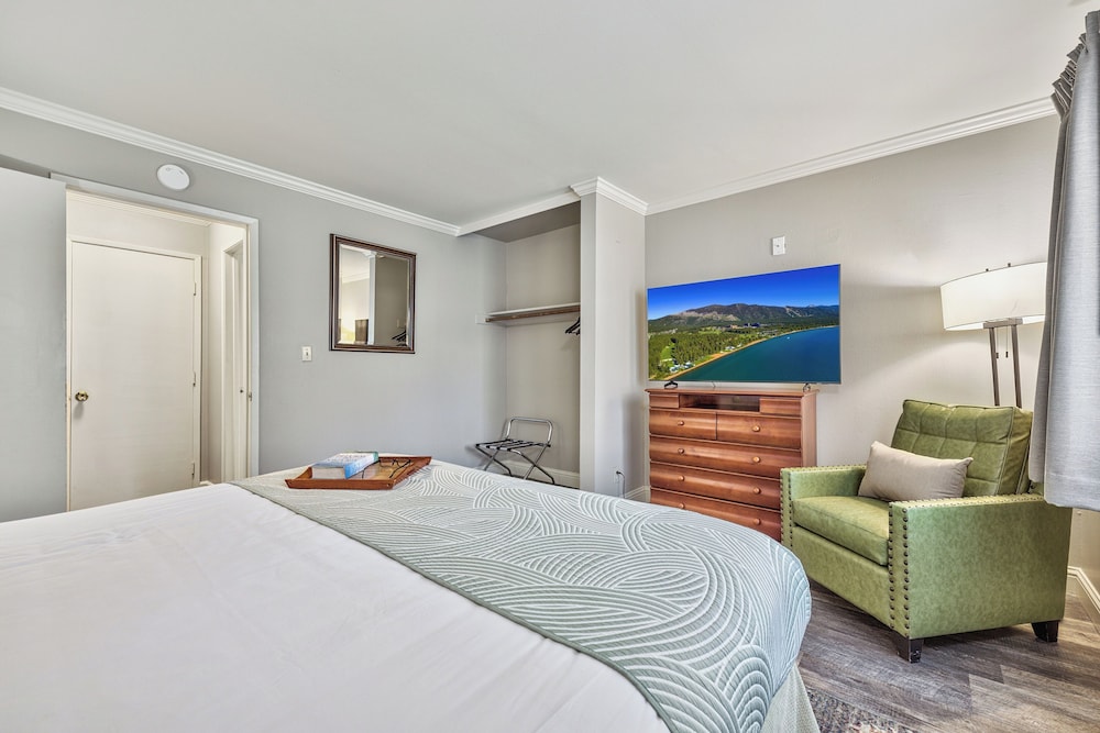 Deluxe Suite, 1 Bedroom, Poolside - Photo 2