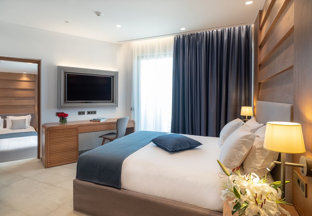 Luxury Quadruple Room, Garden View