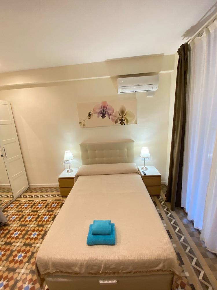 Triple Room, Shared Bathroom photo 2