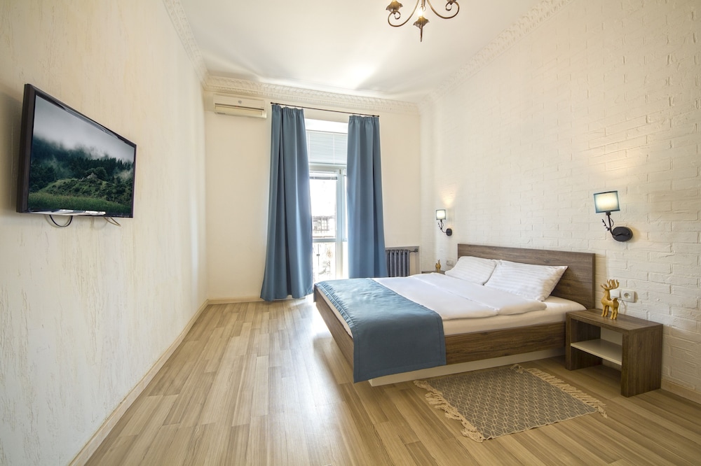 Spacious Design Apartment with Balcony - Khreshchatyk, 29 (id 213)