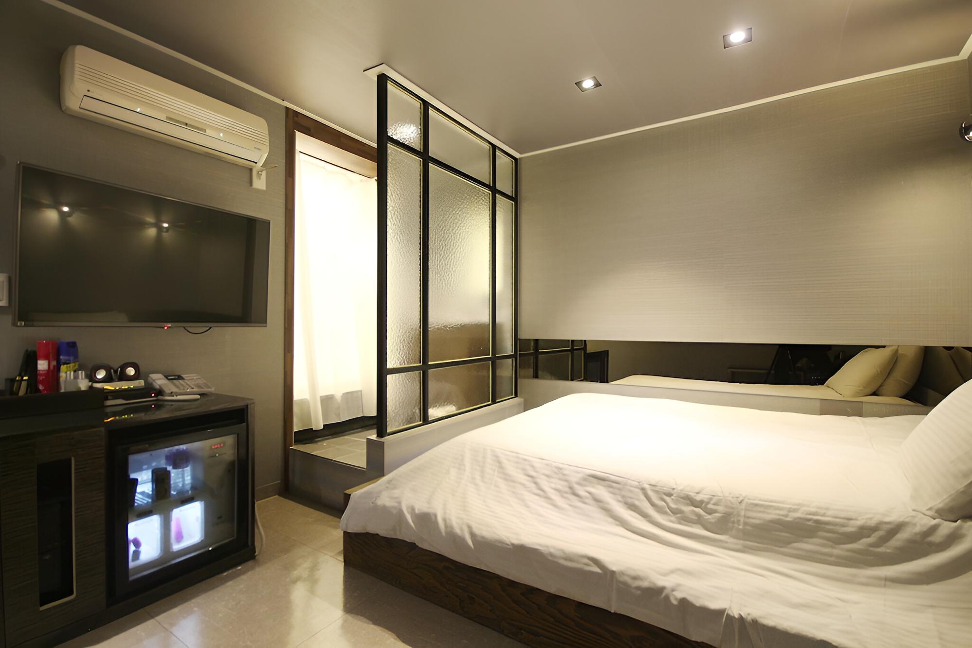Room (Premium)