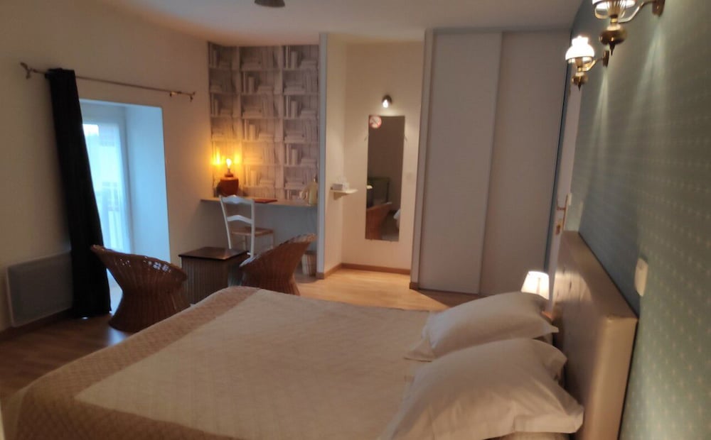 Double Room (Jonquille)