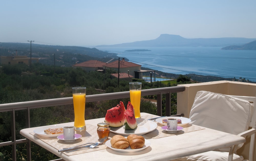 Panoramic Studio, 1 Bedroom, Ocean View, Mountainside (East)