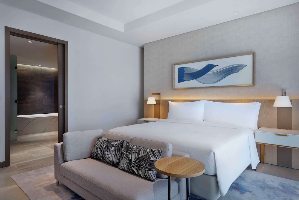 Deluxe Suite, 1 Bedroom (Theme Park Access) photo 2