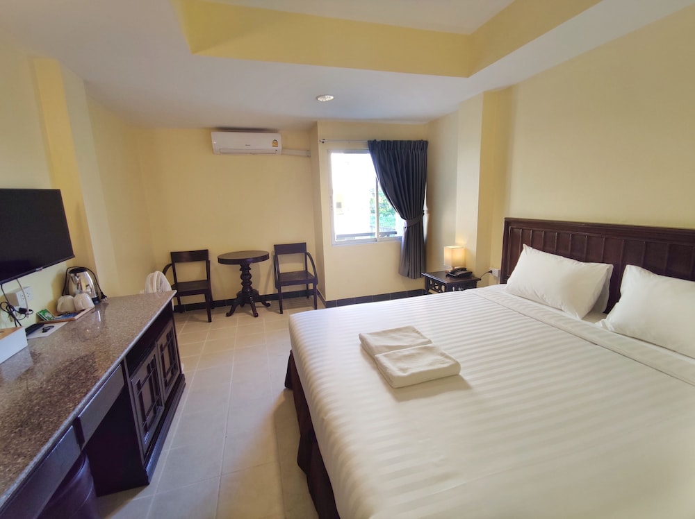 Standard Room, 1 King Bed, City View - Photo 9