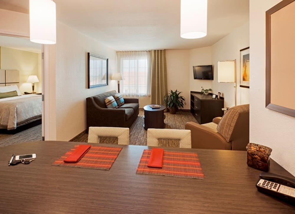 Suite, 1 Queen Bed with Sofa bed photo 3