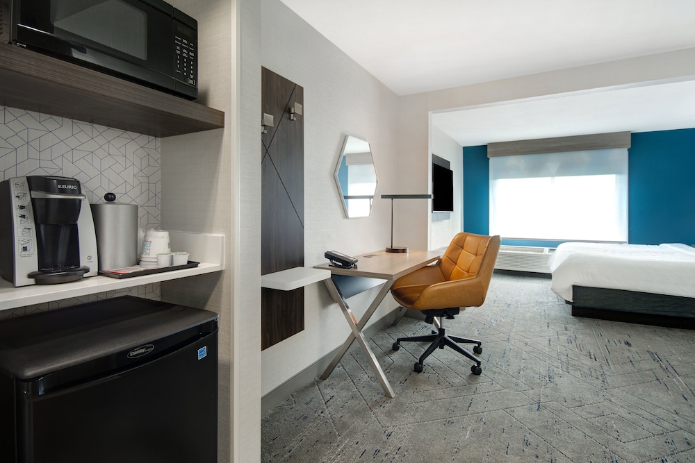 Suite, 1 King Bed with Sofa bed (Extra Space) - Photo 6